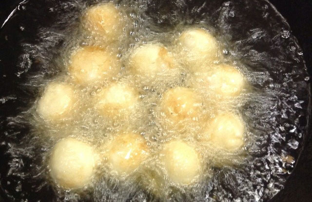 电热锅炸元宵 电热锅炸元宵